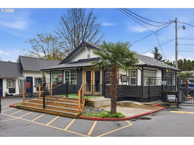 Primary Photo Of 11324 NE Sandy Blvd, Portland Hotel For Sale