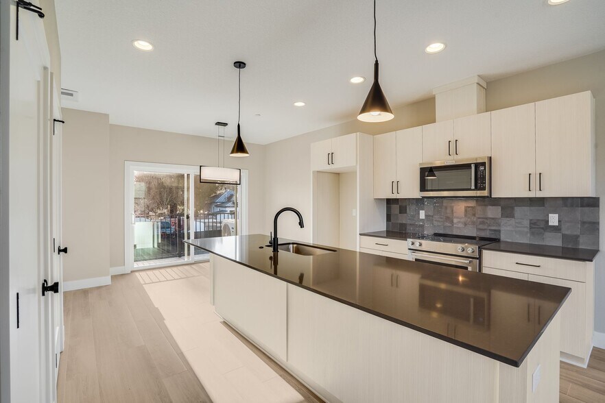 More Photos Of 22415 SW Pine St, Sherwood Flex For Sale