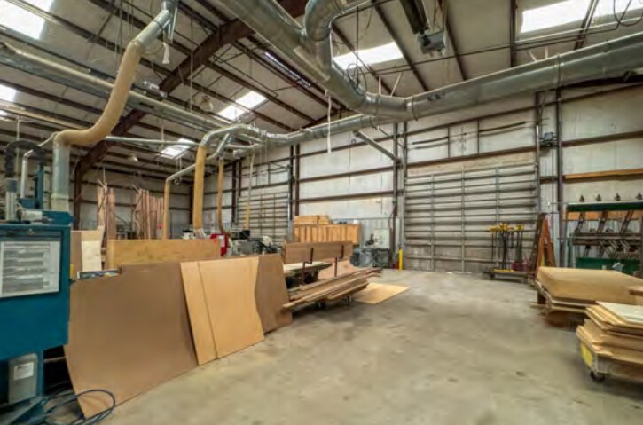 More Photos Of 1850 N Stemmons St, Sanger Warehouse For Lease