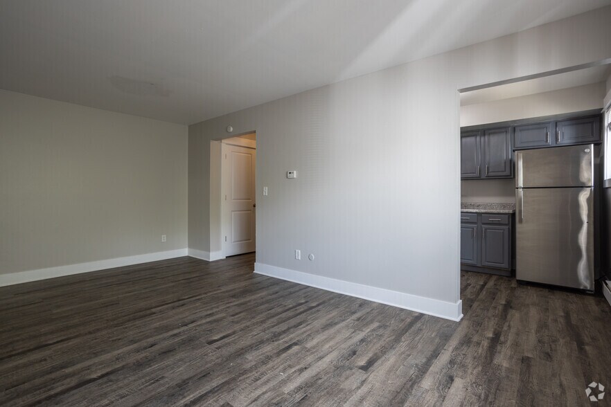 More Photos Of 321 N Butler Blvd, Lansing Apartments For Sale