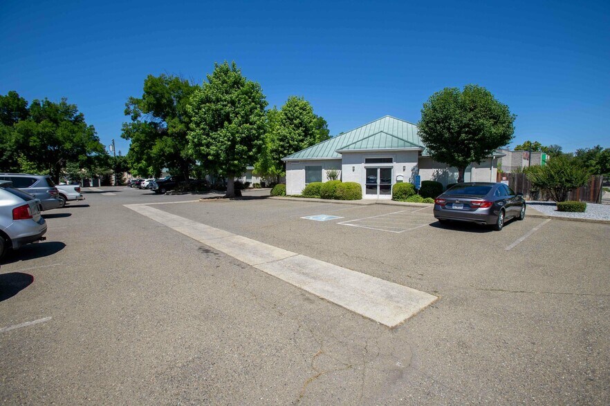 More Photos Of 353 Park Marina Cir, Redding Loft Creative Space For Sale