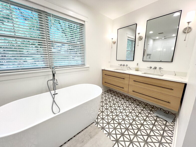 More Photos Of 204 Country Commons Rd, Trout Valley Specialty For Sale