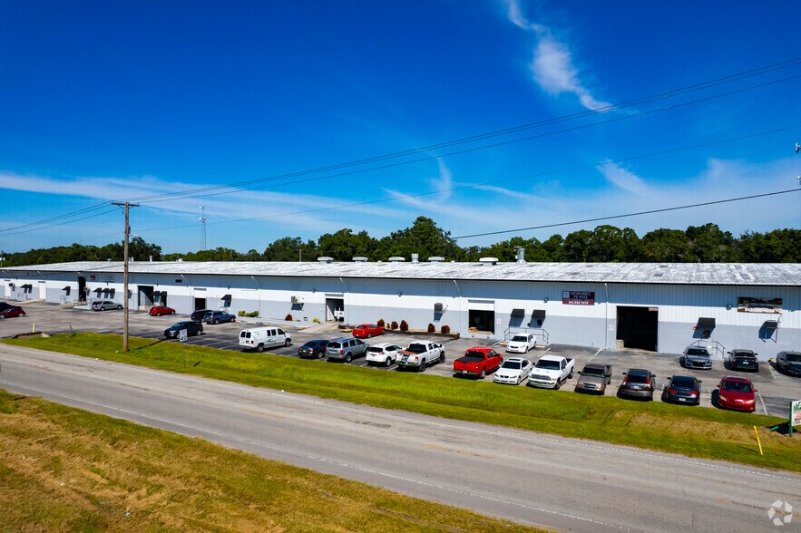 More Photos Of 8100 E Broadway Ave, Tampa Warehouse For Lease
