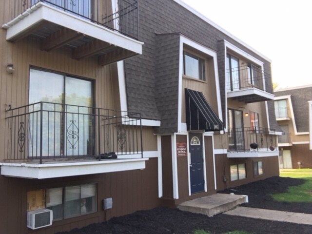 More Photos Of 9805 E 61st St, Kansas City Apartments For Sale