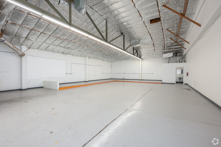 More Photos Of 7500 14th Ave, Sacramento Warehouse For Lease