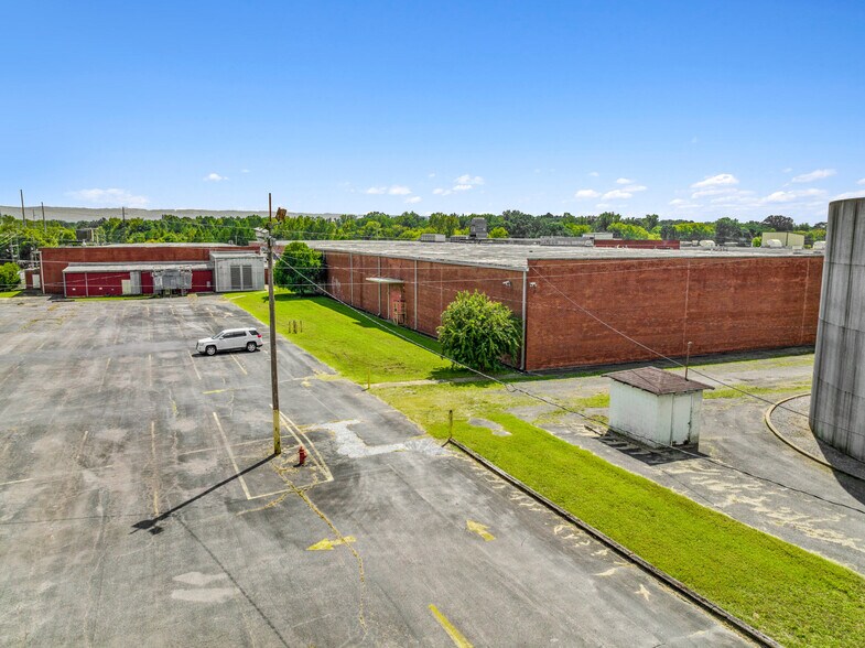 More Photos Of 715 E 2nd St, Stevenson Warehouse For Sale