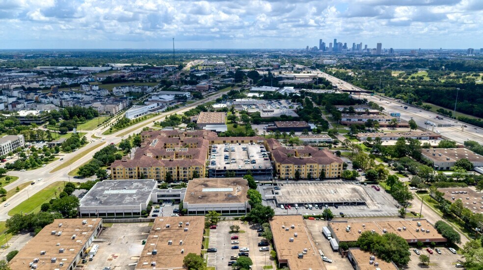 More Photos Of 7155 Old Katy Rd, Houston Office For Lease