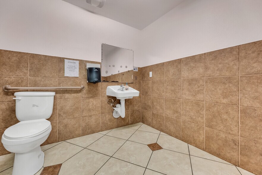 More Photos Of 515 Michigan Blvd, West Sacramento Medical For Sale