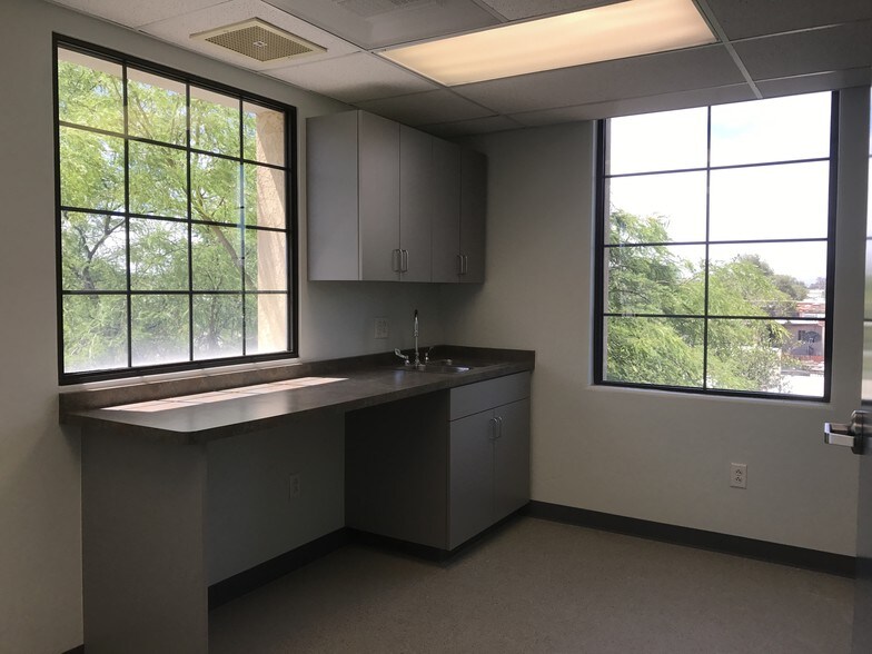 More Photos Of 1310 W St Marys Rd, Tucson Medical For Lease