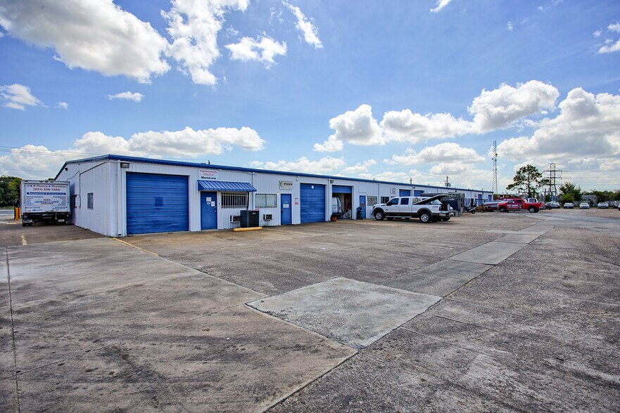 More Photos Of 15502 Old Galveston Rd, Webster Light Manufacturing For Lease