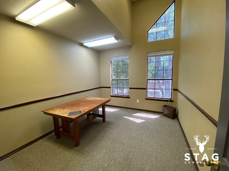 More Photos Of 525 S Carroll Blvd, Denton Office Residential For Lease