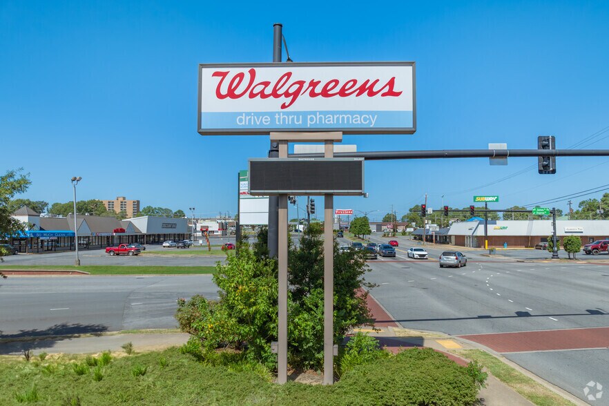 More Photos Of 819 W Main St, Jacksonville Drugstore For Sale