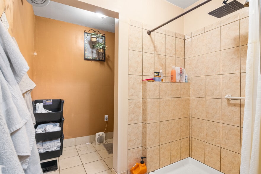 More Photos Of 4871 U.S. 31, Eastport Hotel For Sale