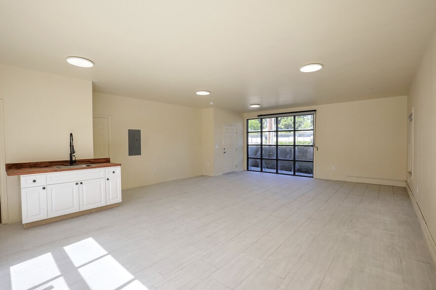 More Photos Of 186 Bell Way, Ventura Apartments For Sale