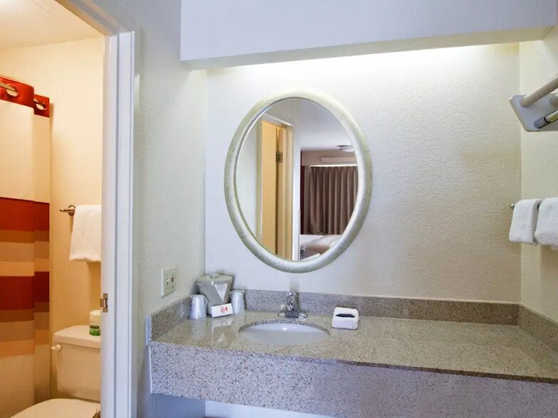 More Photos Of 26300 Dequindre Rd, Warren Hotel For Sale