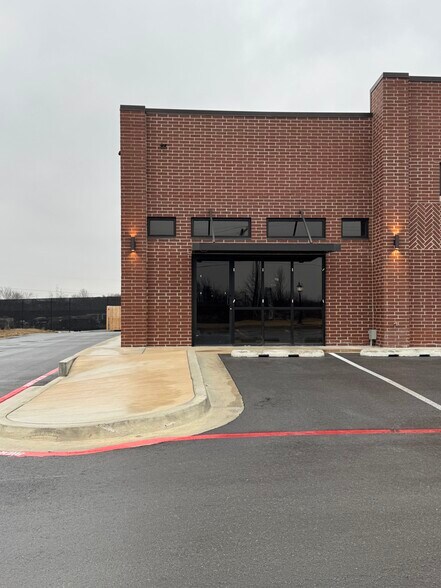 More Photos Of 1055 W 121st St, Jenks Medical For Lease