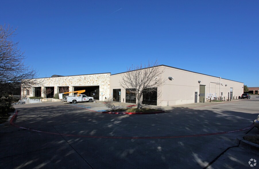 More Photos Of 2508 Highlander Way, Carrollton Office For Lease