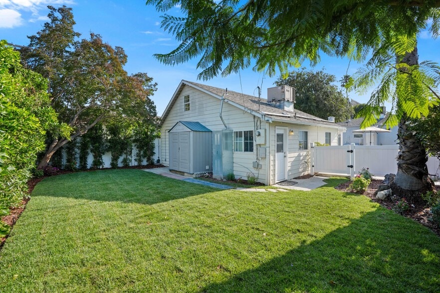 More Photos Of 5438-5440 Colfax Ave, Valley Village Apartments For Sale