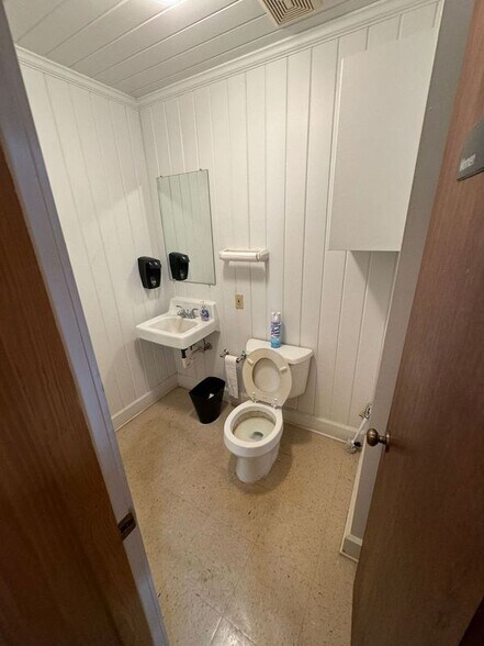 More Photos Of 2032 Sylvester Dr, Moultrie Unknown For Lease