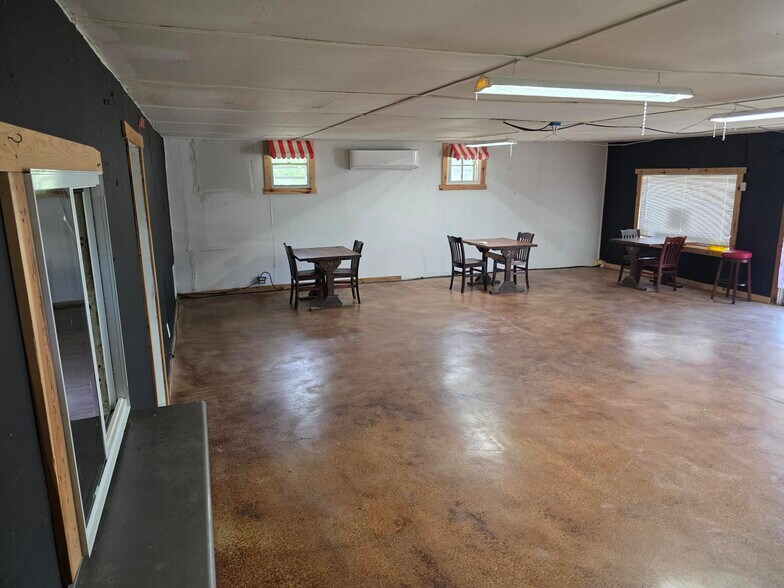 More Photos Of 110 County Road 421, Thorndale Storefront Retail Office For Sale