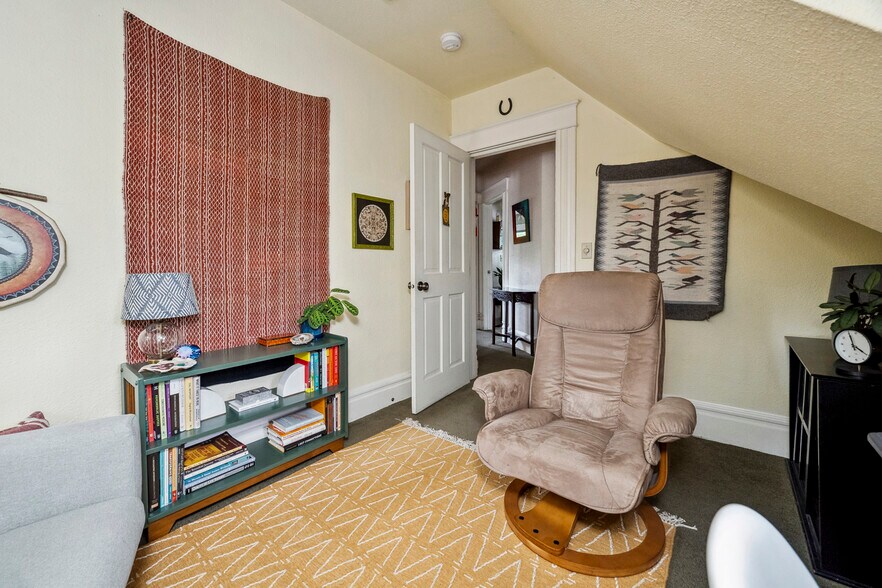 More Photos Of 5525 E Burnside St, Portland Office Residential For Sale