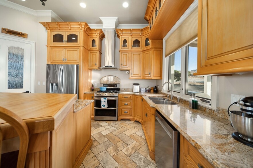 More Photos Of 35655 52nd St E, Palmdale Manufacturing For Sale