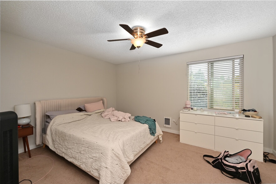 More Photos Of 7101 6th Ave NE, Seattle Apartments For Sale