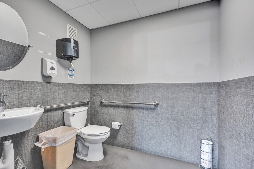 More Photos Of 1630 NW 108th Ave, Miami Warehouse For Sale