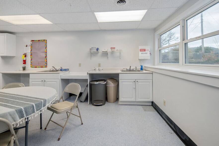 More Photos Of 4956 NY-30, Schoharie Flex For Sale