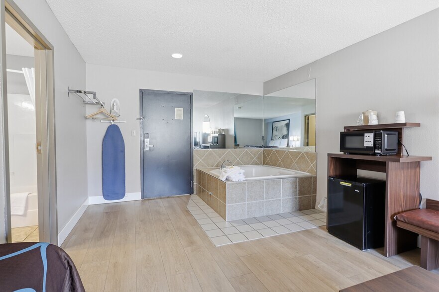 More Photos Of 7680 Niagara Falls Blvd, Niagara Falls Hotel For Sale