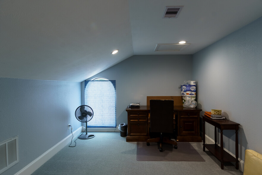 More Photos Of 13688 Breton Ridge St, Houston Medical For Sale