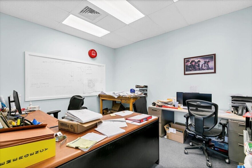 More Photos Of 118 Quinnipiac Ave, North Haven Warehouse For Lease