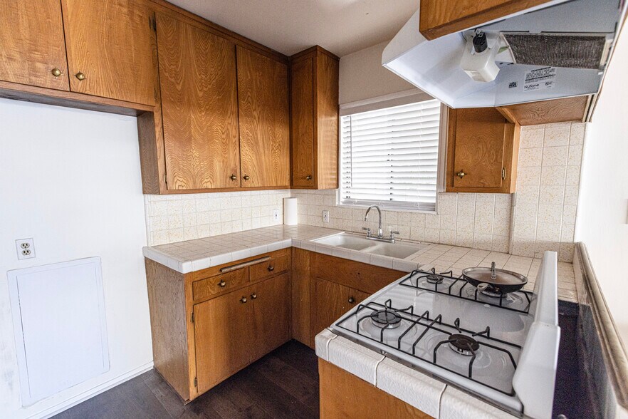 More Photos Of 14716 Magnolia Blvd, Sherman Oaks Apartments For Sale