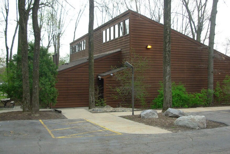 More Photos Of 2424 American Ln, Madison Office For Lease