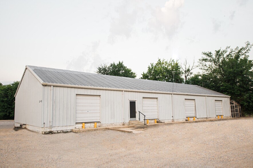 More Photos Of 241 S Park St, Tupelo Unknown For Lease