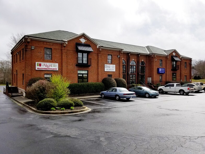 More Photos Of 419 SE Main St, Simpsonville Unknown For Lease