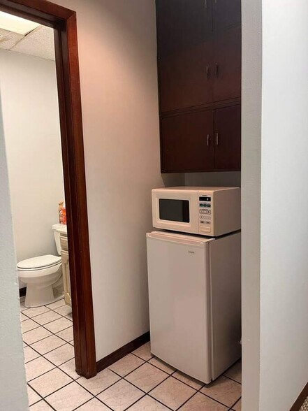 More Photos Of 240 N West Ave, Elmhurst Office For Sale