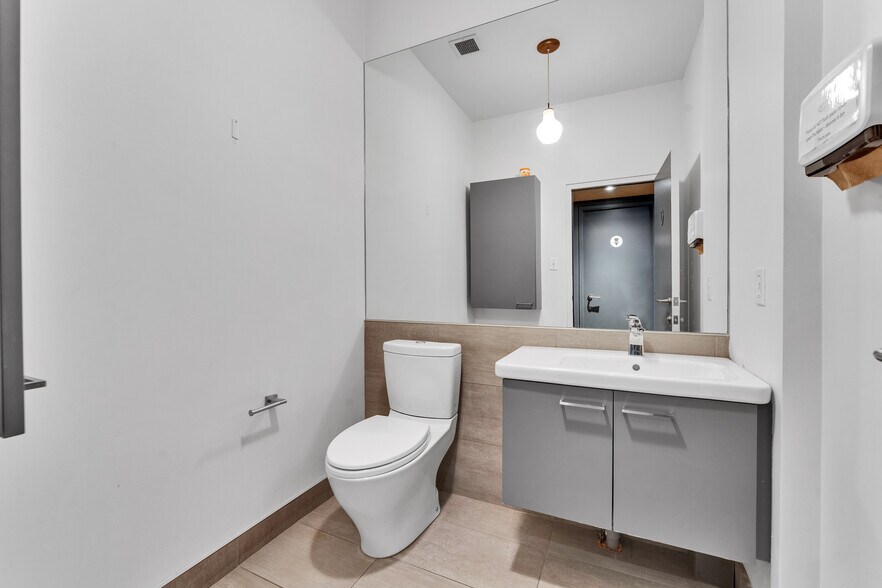 More Photos Of 43-45 Eccles St, Ottawa Office For Sale