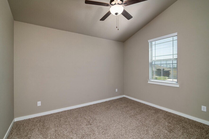 More Photos Of 640 Fallow Dr, Venus Multifamily For Sale