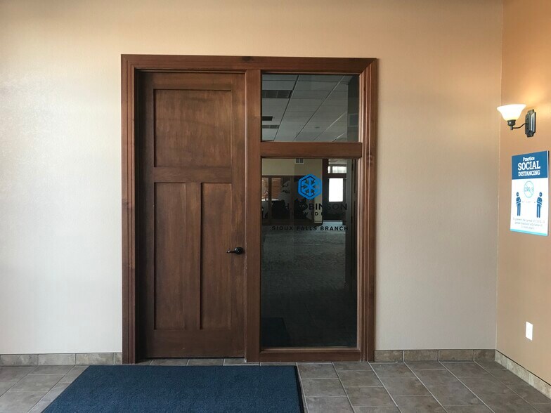 More Photos Of 5117 S Crossing Pl, Sioux Falls Office For Lease