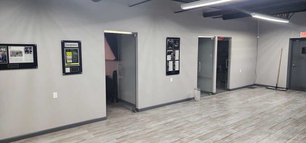 More Photos Of 2468-2470 Industrial Row Dr, Troy Warehouse For Lease