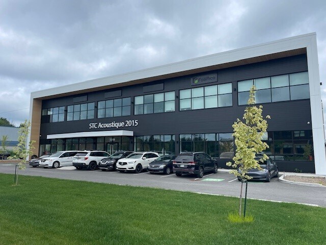 More Photos Of 3300 Av De La Gare, Mascouche Distribution For Lease