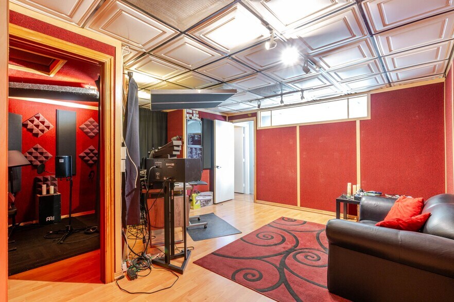 More Photos Of 1519-1521 W Glenoaks Blvd, Glendale Storefront Retail Residential For Lease