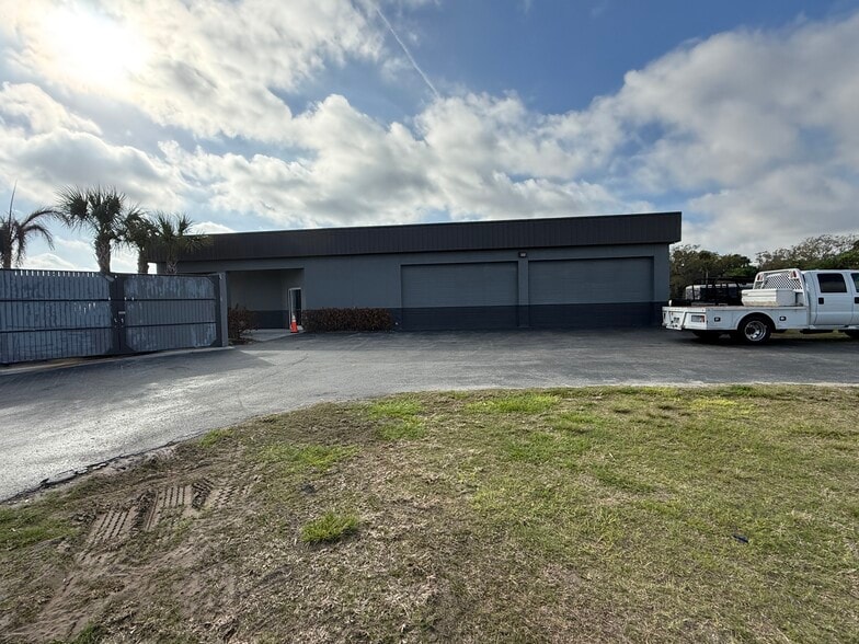 More Photos Of 1200 Synergy Way, Holly Hill Office For Sale