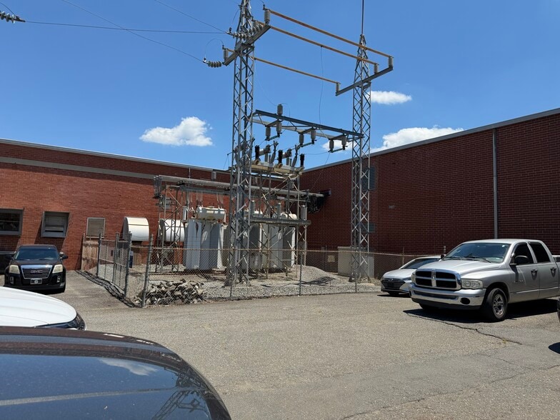 More Photos Of 213 Laurel Ave, Grover Warehouse For Sale