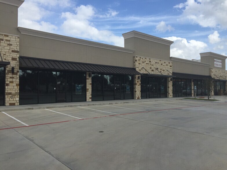 More Photos Of 15003 Highway 6, Rosharon General Retail For Lease
