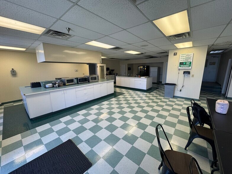 More Photos Of 400 Battaile Dr, Winchester Manufacturing For Lease