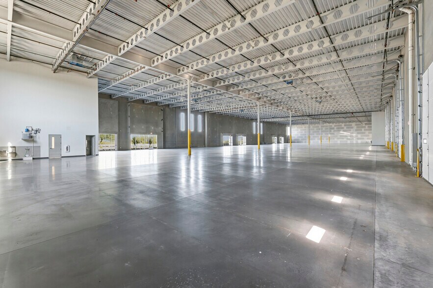 More Photos Of 6459 S Sossaman Rd, Mesa Warehouse For Lease
