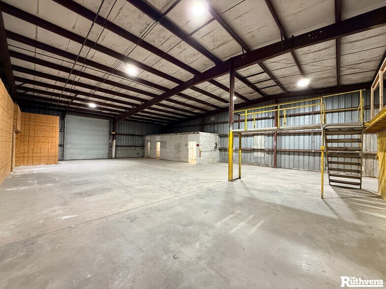 More Photos Of 1042 Hoover Rd, Winter Haven Warehouse For Lease