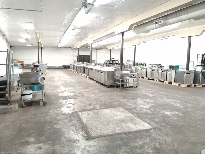 More Photos Of 800 S Morrison Ave, Collinsville Warehouse For Sale